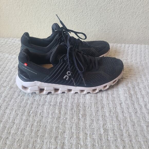 On Running Black and White Athletic Shoes with Cushioned Soles Women's Size 10 - Picture 1 of 10